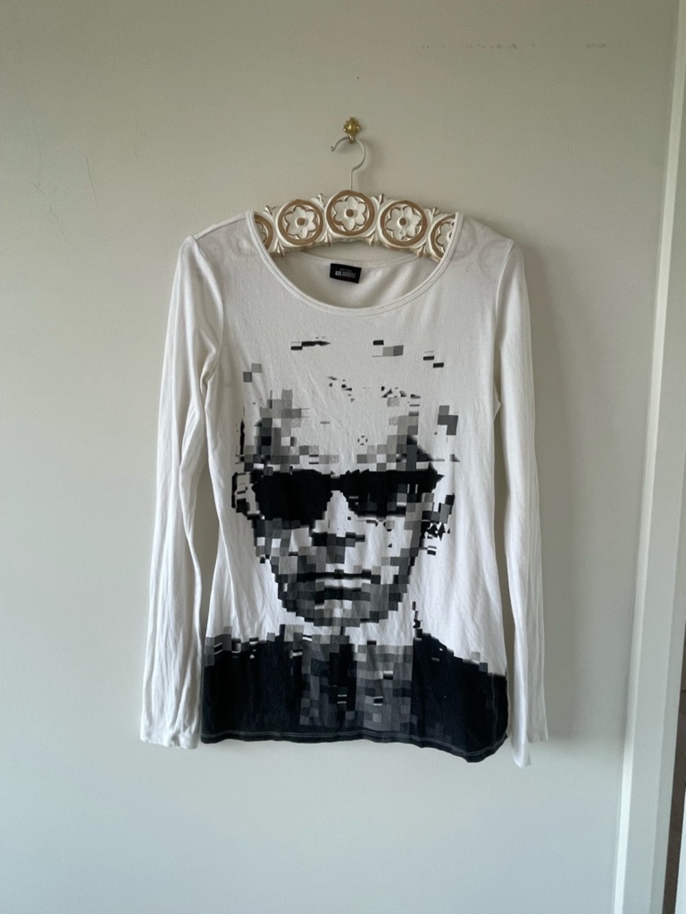 Macy’s Karl Lagerfeld Long Sleeve White with Black Pixel Portrait Women’s Large